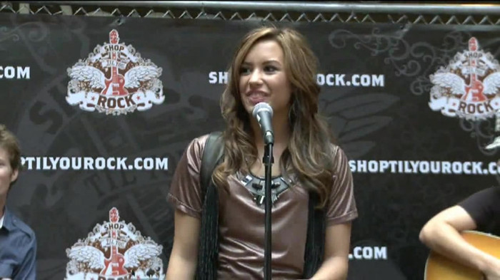 Demi Lovato  Live at Glendale Galleria  in LA for Cambio in HD 00639 - Demilush - Live at Glendale Galleria in LA for Cambio Part oo1