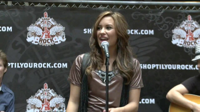 Demi Lovato  Live at Glendale Galleria  in LA for Cambio in HD 00644