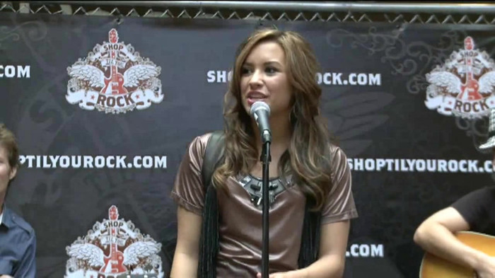 Demi Lovato  Live at Glendale Galleria  in LA for Cambio in HD 00649 - Demilush - Live at Glendale Galleria in LA for Cambio Part oo1