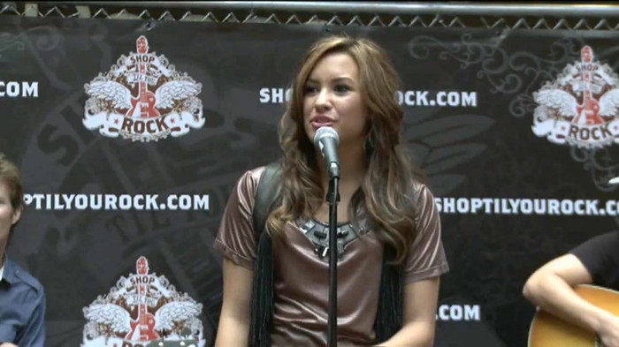 Demi Lovato  Live at Glendale Galleria  in LA for Cambio in HD 00653 - Demilush - Live at Glendale Galleria in LA for Cambio Part oo1