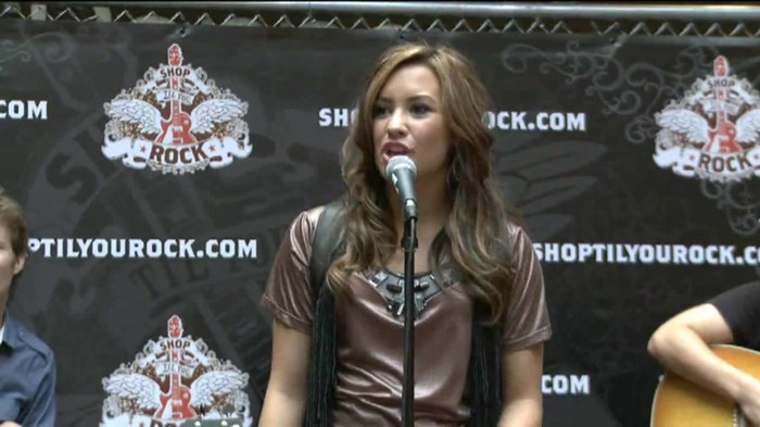 Demi Lovato  Live at Glendale Galleria  in LA for Cambio in HD 00658 - Demilush - Live at Glendale Galleria in LA for Cambio Part oo1