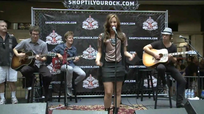 Demi Lovato  Live at Glendale Galleria  in LA for Cambio in HD 01615
