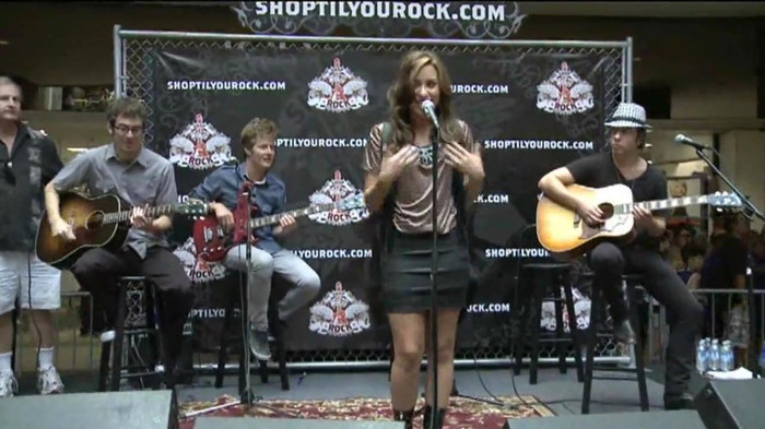 Demi Lovato  Live at Glendale Galleria  in LA for Cambio in HD 01620