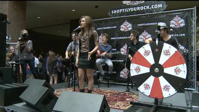 Demi Lovato  Live at Glendale Galleria  in LA for Cambio in HD 00678