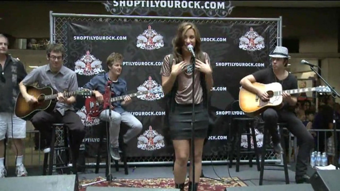 Demi Lovato  Live at Glendale Galleria  in LA for Cambio in HD 01622