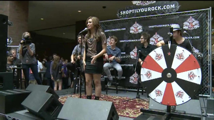 Demi Lovato  Live at Glendale Galleria  in LA for Cambio in HD 00681