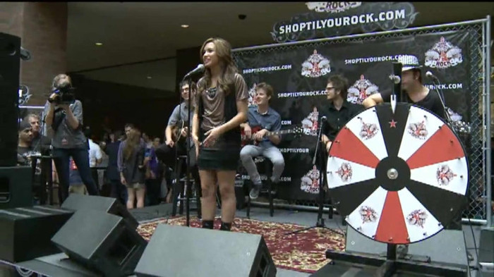Demi Lovato  Live at Glendale Galleria  in LA for Cambio in HD 00683