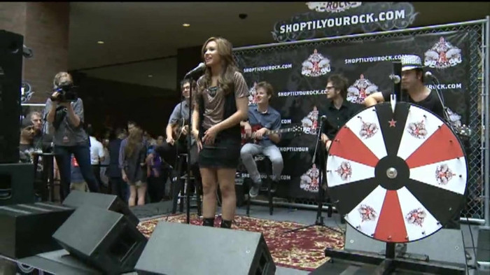 Demi Lovato  Live at Glendale Galleria  in LA for Cambio in HD 00688