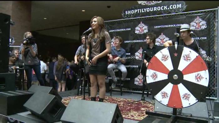 Demi Lovato  Live at Glendale Galleria  in LA for Cambio in HD 00691