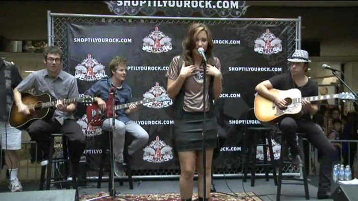 Demi Lovato  Live at Glendale Galleria  in LA for Cambio in HD 01639