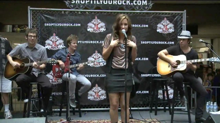 Demi Lovato  Live at Glendale Galleria  in LA for Cambio in HD 01645