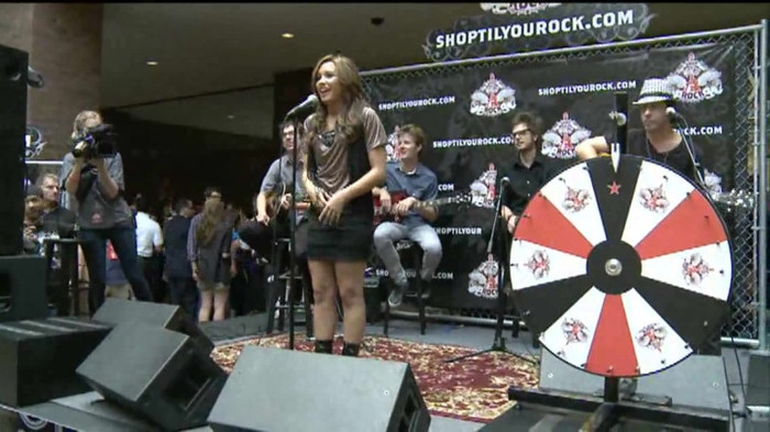 Demi Lovato  Live at Glendale Galleria  in LA for Cambio in HD 00701