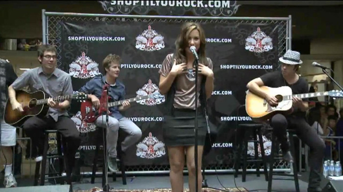 Demi Lovato  Live at Glendale Galleria  in LA for Cambio in HD 01650