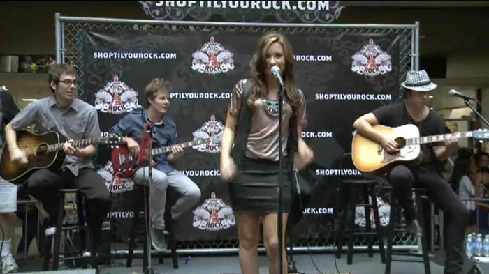 Demi Lovato  Live at Glendale Galleria  in LA for Cambio in HD 01660