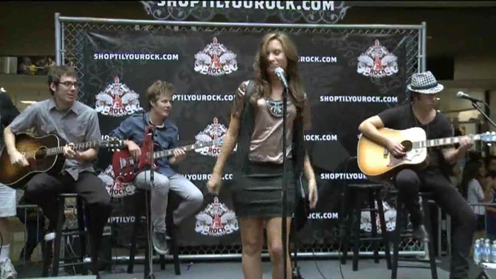 Demi Lovato  Live at Glendale Galleria  in LA for Cambio in HD 01662