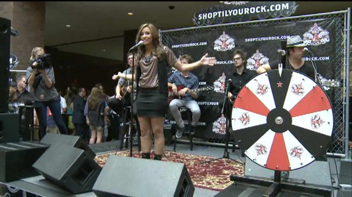 Demi Lovato  Live at Glendale Galleria  in LA for Cambio in HD 00723