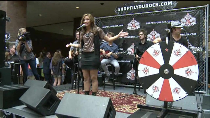 Demi Lovato  Live at Glendale Galleria  in LA for Cambio in HD 00725