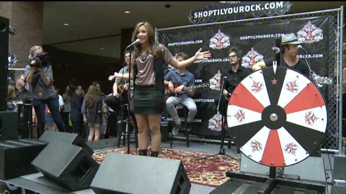 Demi Lovato  Live at Glendale Galleria  in LA for Cambio in HD 00728