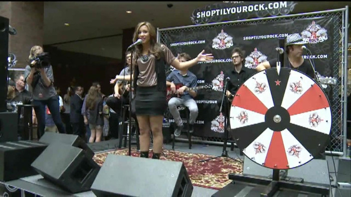 Demi Lovato  Live at Glendale Galleria  in LA for Cambio in HD 00732