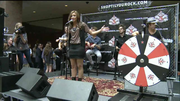 Demi Lovato  Live at Glendale Galleria  in LA for Cambio in HD 00734