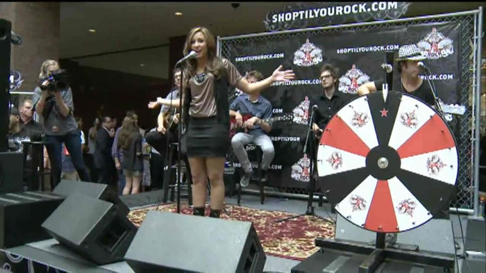 Demi Lovato  Live at Glendale Galleria  in LA for Cambio in HD 00737