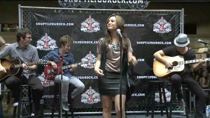 Demi Lovato  Live at Glendale Galleria  in LA for Cambio in HD 01685