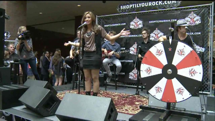 Demi Lovato  Live at Glendale Galleria  in LA for Cambio in HD 00742 - Demilush - Live at Glendale Galleria in LA for Cambio Part oo1