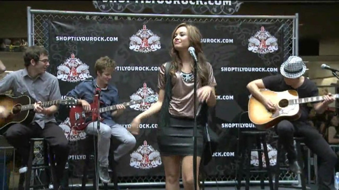 Demi Lovato  Live at Glendale Galleria  in LA for Cambio in HD 01691