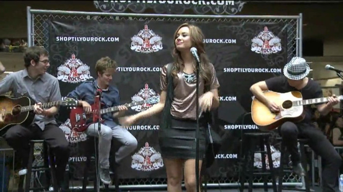 Demi Lovato  Live at Glendale Galleria  in LA for Cambio in HD 01692