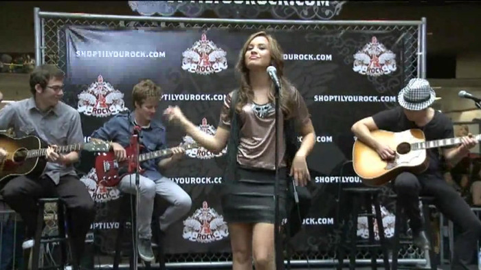 Demi Lovato  Live at Glendale Galleria  in LA for Cambio in HD 01699
