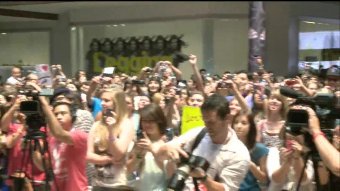 Demi Lovato  Live at Glendale Galleria  in LA for Cambio in HD 01224 - Demilush - Live at Glendale Galleria in LA for Cambio Part oo2