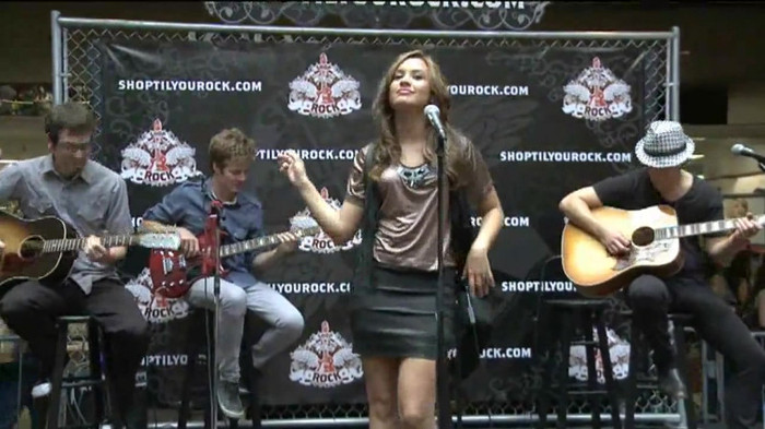Demi Lovato  Live at Glendale Galleria  in LA for Cambio in HD 01702