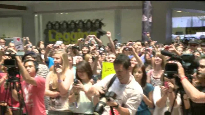 Demi Lovato  Live at Glendale Galleria  in LA for Cambio in HD 01230 - Demilush - Live at Glendale Galleria in LA for Cambio Part oo2