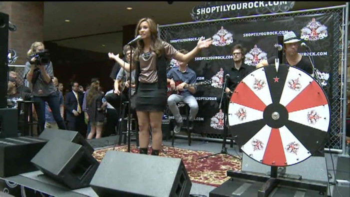 Demi Lovato  Live at Glendale Galleria  in LA for Cambio in HD 00759