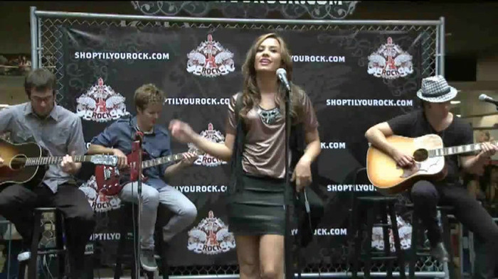 Demi Lovato  Live at Glendale Galleria  in LA for Cambio in HD 01707