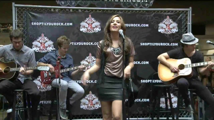 Demi Lovato  Live at Glendale Galleria  in LA for Cambio in HD 01711