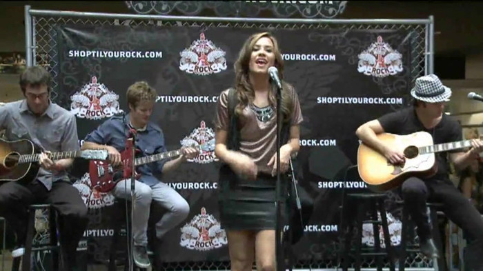 Demi Lovato  Live at Glendale Galleria  in LA for Cambio in HD 01716