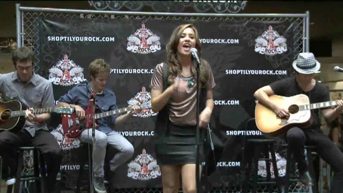 Demi Lovato  Live at Glendale Galleria  in LA for Cambio in HD 01720
