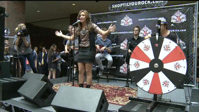 Demi Lovato  Live at Glendale Galleria  in LA for Cambio in HD 00775 - Demilush - Live at Glendale Galleria in LA for Cambio Part oo1