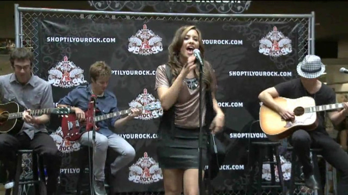 Demi Lovato  Live at Glendale Galleria  in LA for Cambio in HD 01724