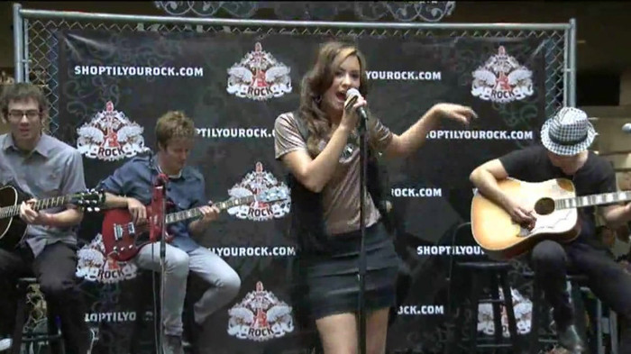 Demi Lovato  Live at Glendale Galleria  in LA for Cambio in HD 01737