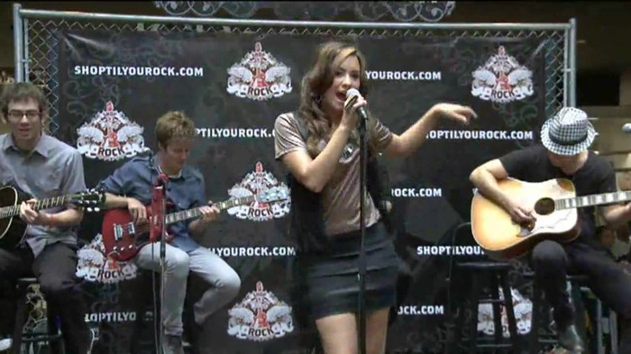 Demi Lovato  Live at Glendale Galleria  in LA for Cambio in HD 01738