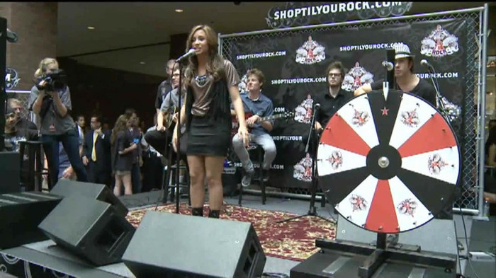 Demi Lovato  Live at Glendale Galleria  in LA for Cambio in HD 00791