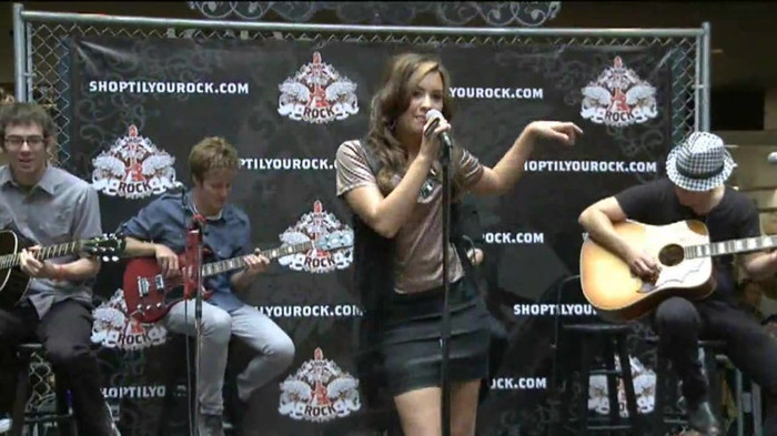 Demi Lovato  Live at Glendale Galleria  in LA for Cambio in HD 01740