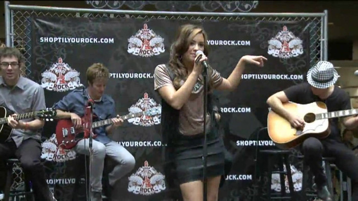 Demi Lovato  Live at Glendale Galleria  in LA for Cambio in HD 01742
