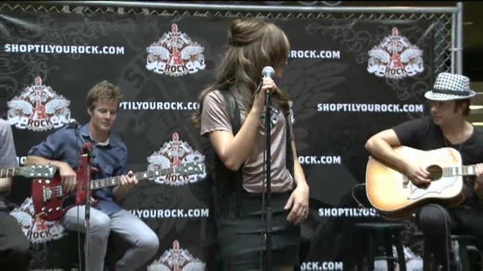 Demi Lovato  Live at Glendale Galleria  in LA for Cambio in HD 01264