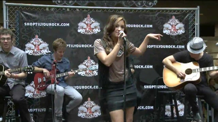 Demi Lovato  Live at Glendale Galleria  in LA for Cambio in HD 01743