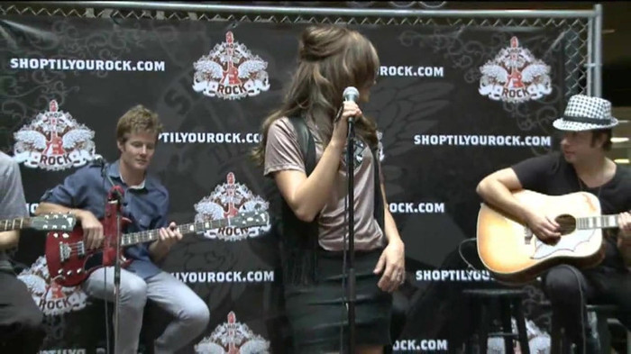 Demi Lovato  Live at Glendale Galleria  in LA for Cambio in HD 01265