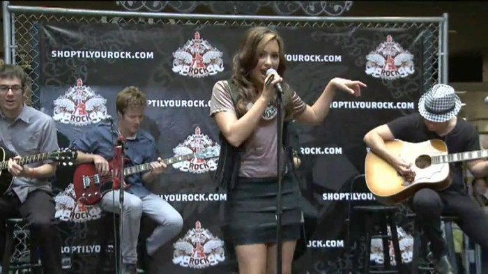 Demi Lovato  Live at Glendale Galleria  in LA for Cambio in HD 01748