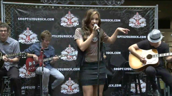 Demi Lovato  Live at Glendale Galleria  in LA for Cambio in HD 01749
